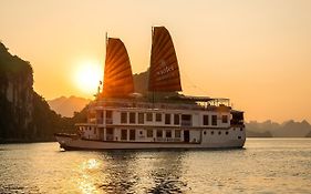 Heritage Line Violet Cruise - Halong Bay & Lan Ha Bay
